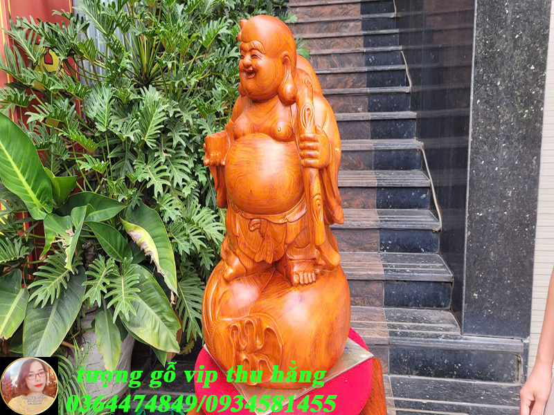 khổ gỗ to tạo nên dạng bệ vệ, oai phong